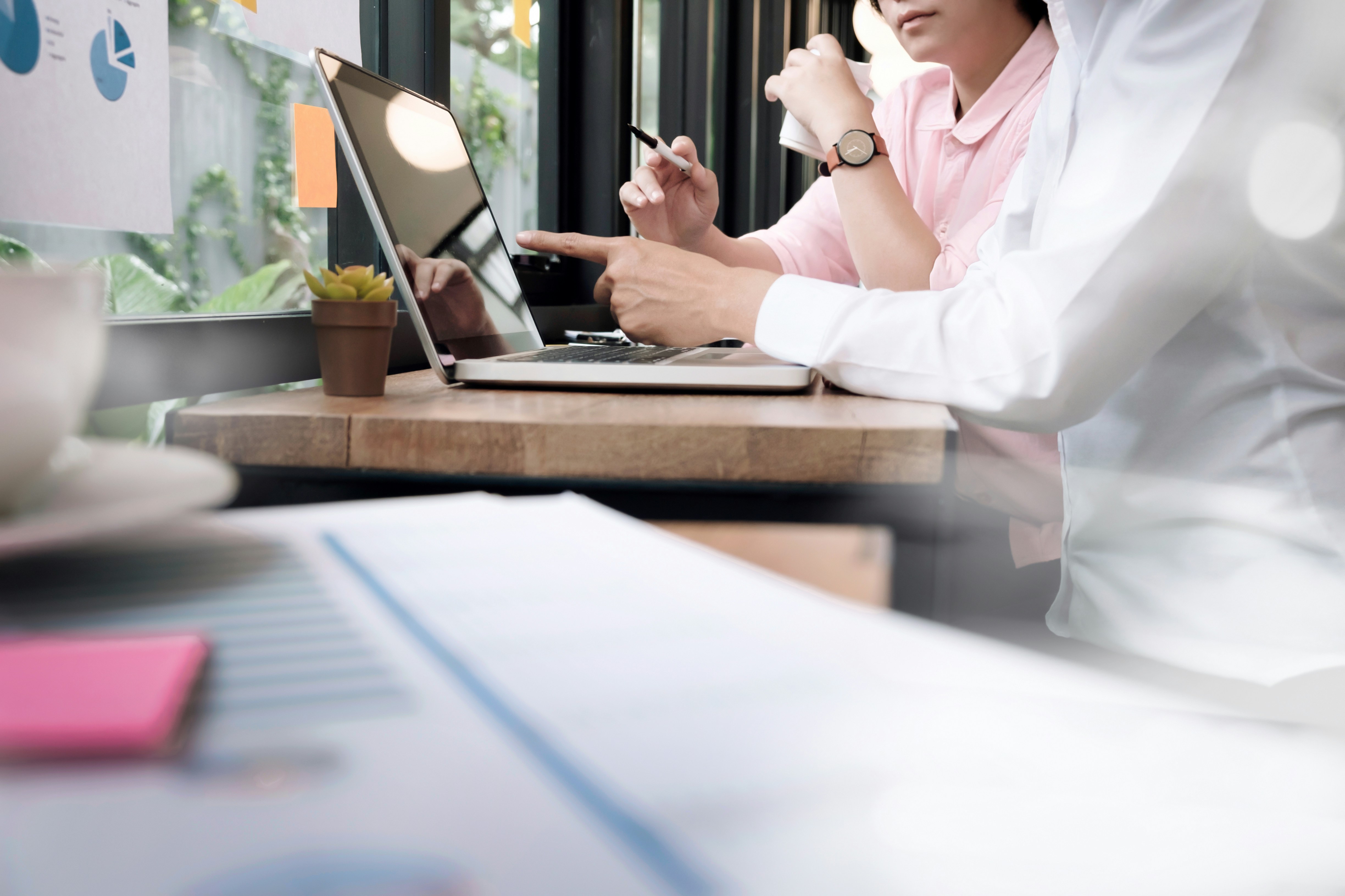 Craft a customised onboarding plan based on the needs you've identified. Include key training sessions, timelines, and performance metrics